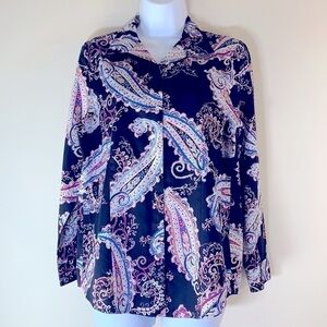 NWT. Chico’s 0 (US 4) Non Iron Sateen Wing Collar Paisley Button Up Shirt.
